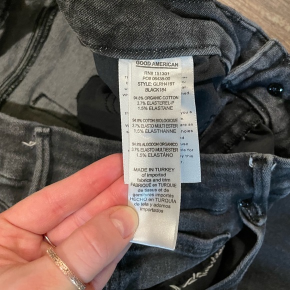 Good American Good Legs Raw Hem Jeans - Picture 5 of 8